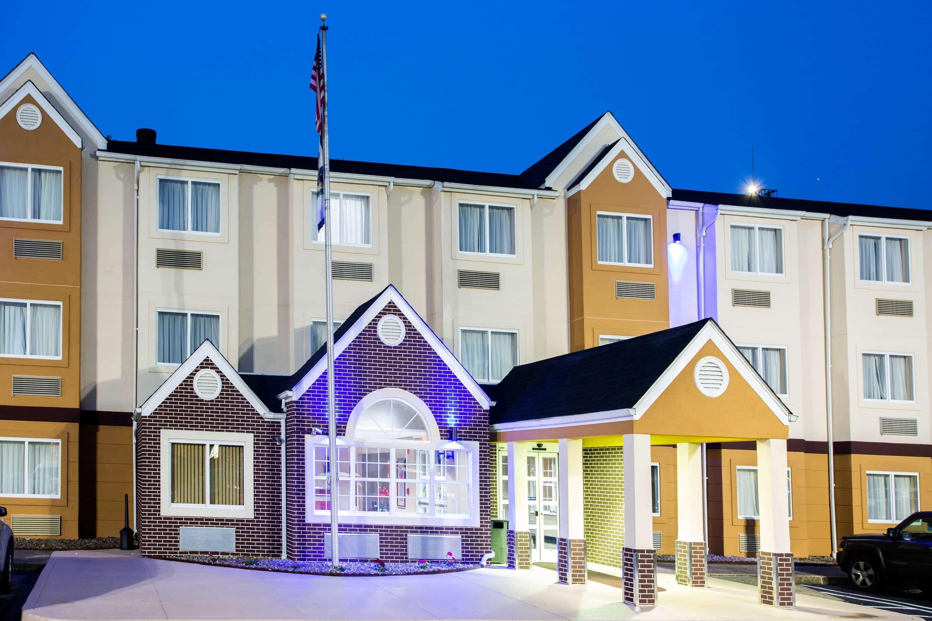 Microtel Inn & Suites By Wyndham Charleston Bagian luar foto